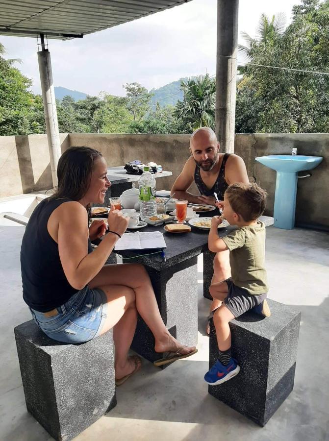 Sura Homestay Kandy Esterno foto