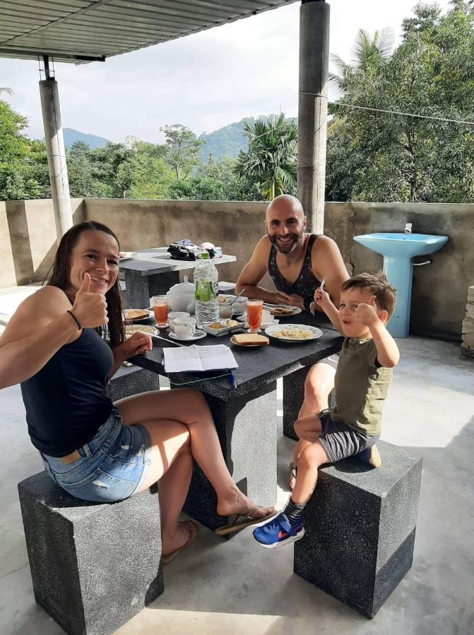 Sura Homestay Kandy Esterno foto