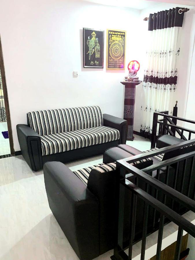 Sura Homestay Kandy Esterno foto