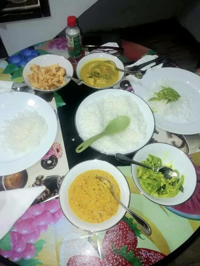 Sura Homestay Kandy Esterno foto