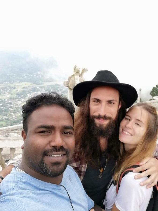 Sura Homestay Kandy Esterno foto
