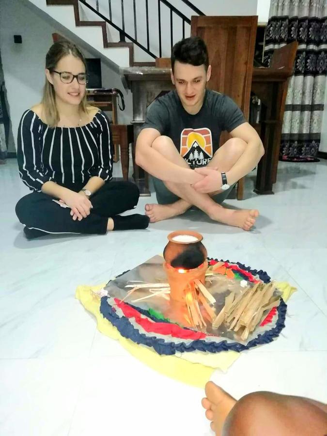 Sura Homestay Kandy Esterno foto