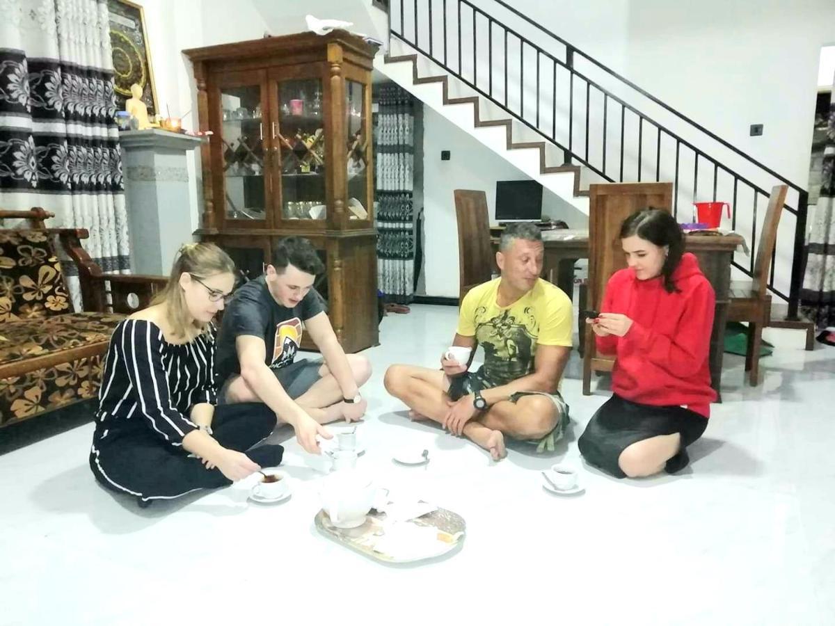 Sura Homestay Kandy Esterno foto