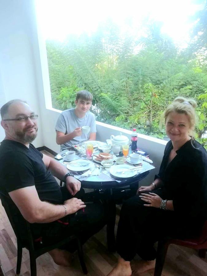 Sura Homestay Kandy Esterno foto